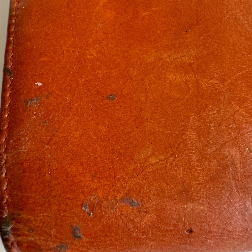 Vtg. Hobo orange billfold leather wallet with kiss and magnetic closures. - Picture 9 of 11